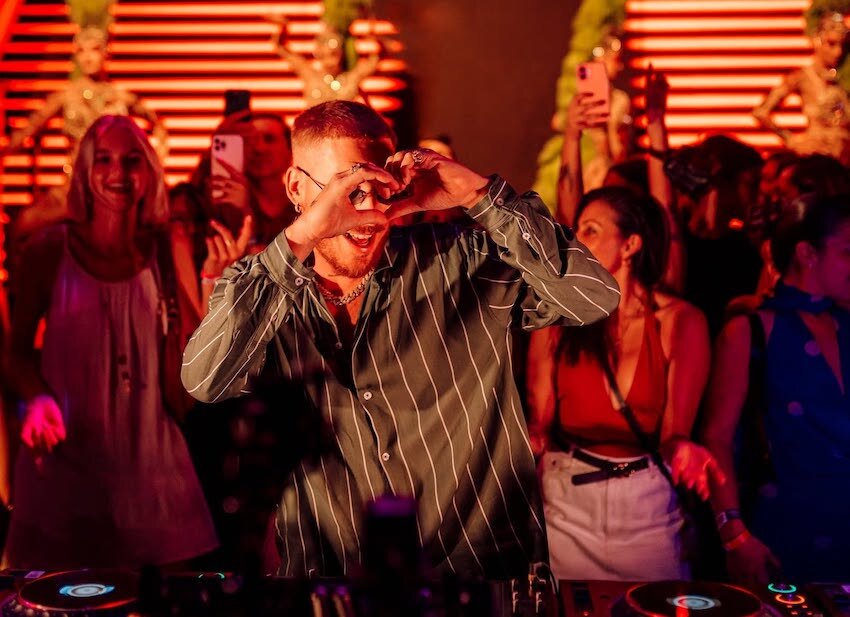 hi ibiza vip tables
