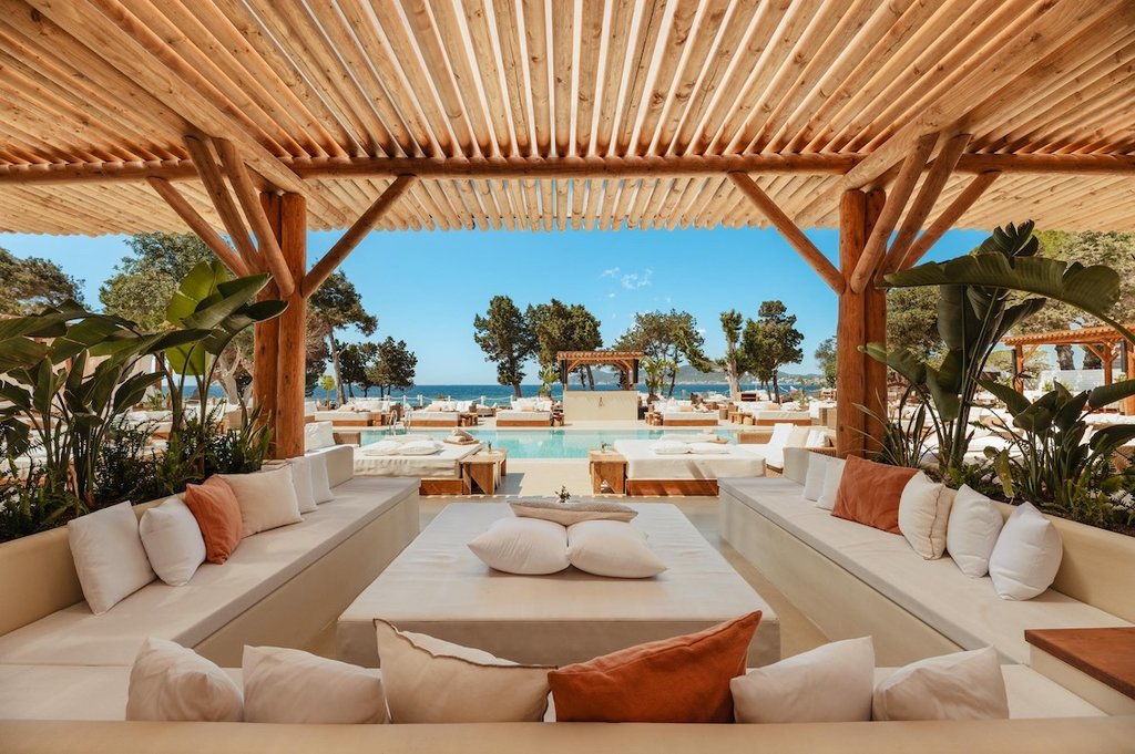 nikki beach bottle service